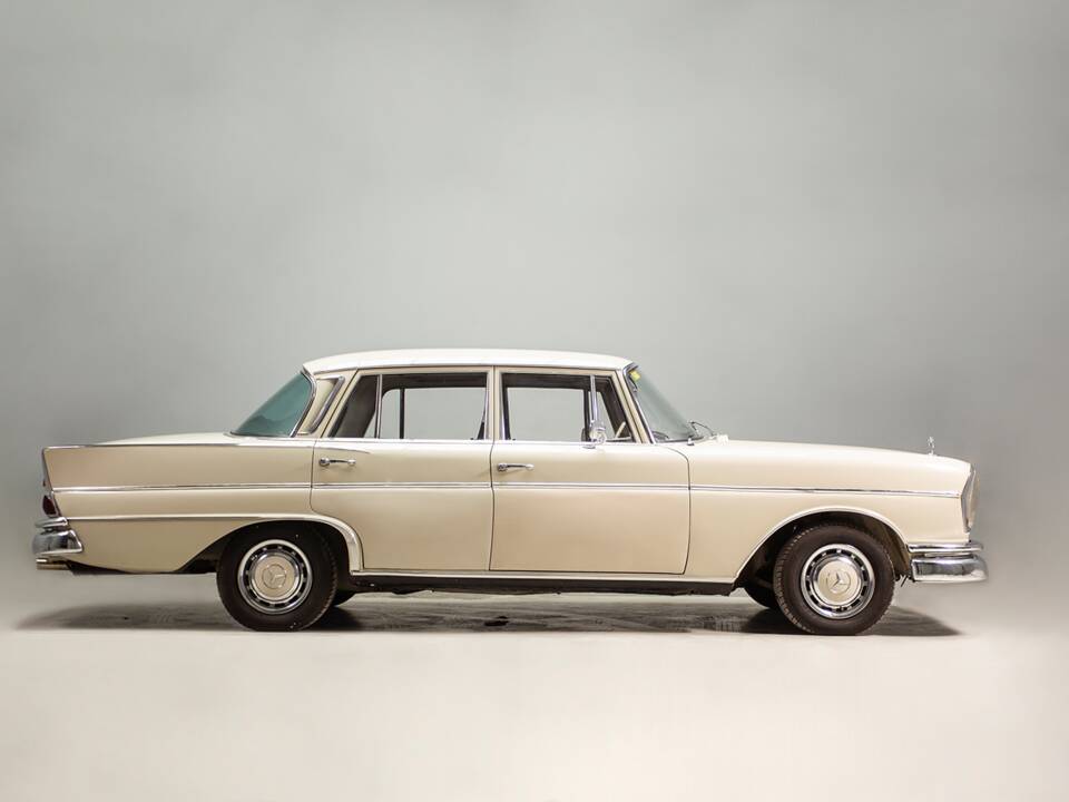 Bild 6/32 von Mercedes-Benz 220 SE b (1965)