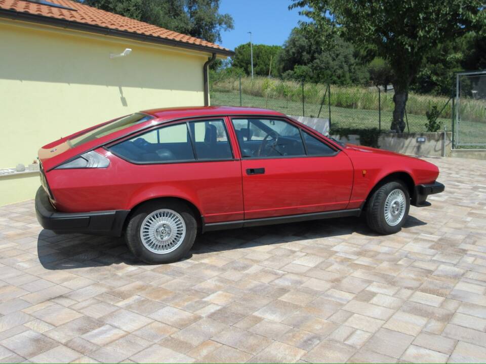 Bild 6/31 von Alfa Romeo GTV 2.0 (1982)