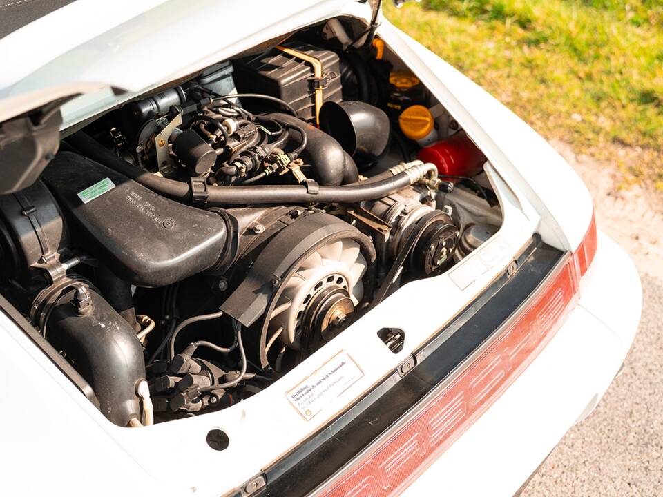 Image 42/48 of Porsche 911 Carrera 4 (1992)