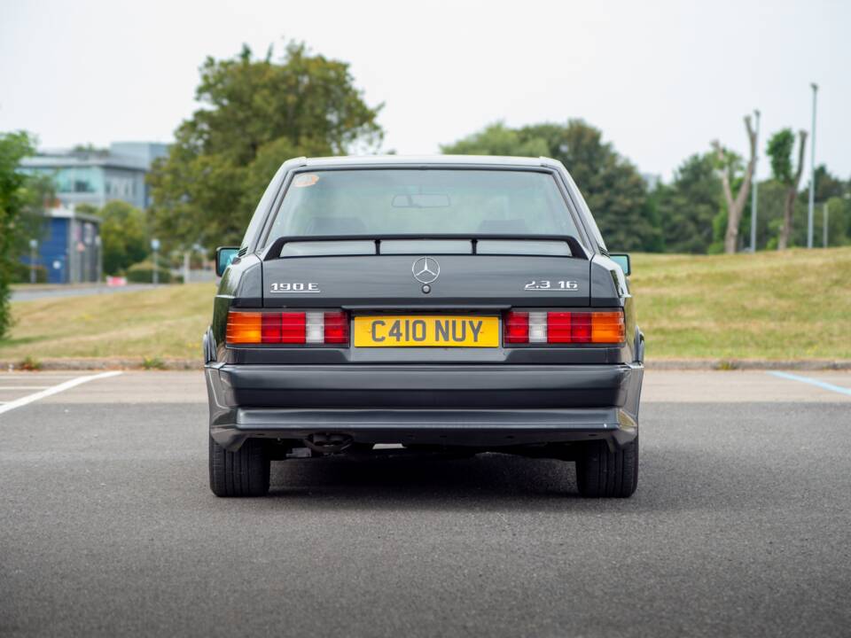 Bild 8/27 von Mercedes-Benz 190 E 2.3-16 (1985)