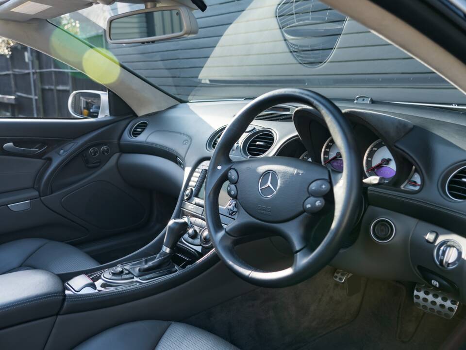 Image 16/51 of Mercedes-Benz SL 65 AMG (2007)