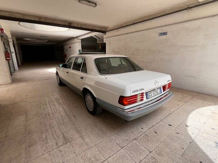 Image 6/7 de Mercedes-Benz 300 SDL (1987)