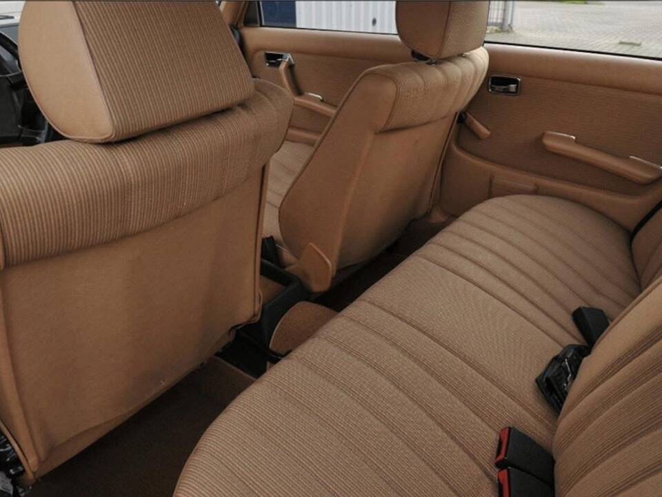 Afbeelding 8/15 van Mercedes-Benz 200 (1983)