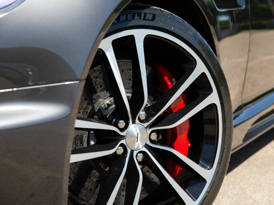 Image 43/50 of Aston Martin DBS (2012)