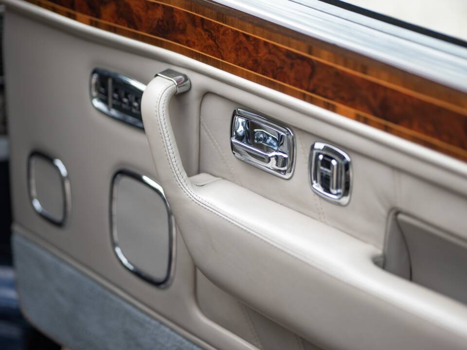 Image 45/50 de Rolls-Royce Corniche V (2000)