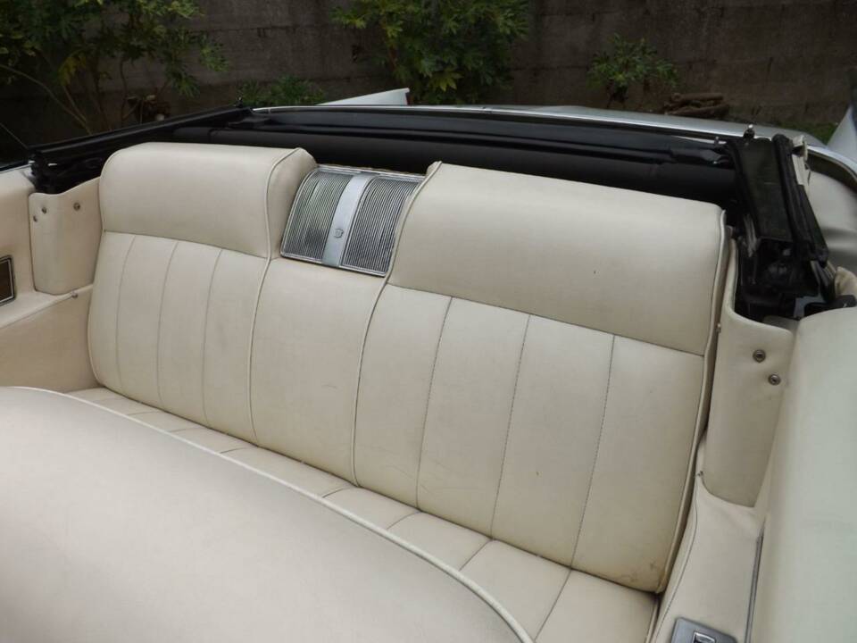 Image 13/50 of Cadillac DeVille Convertible (1969)