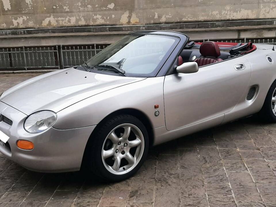 Immagine 3/50 di MG F 1.8i VVC 75 LE "75th Anniversary" (1999)