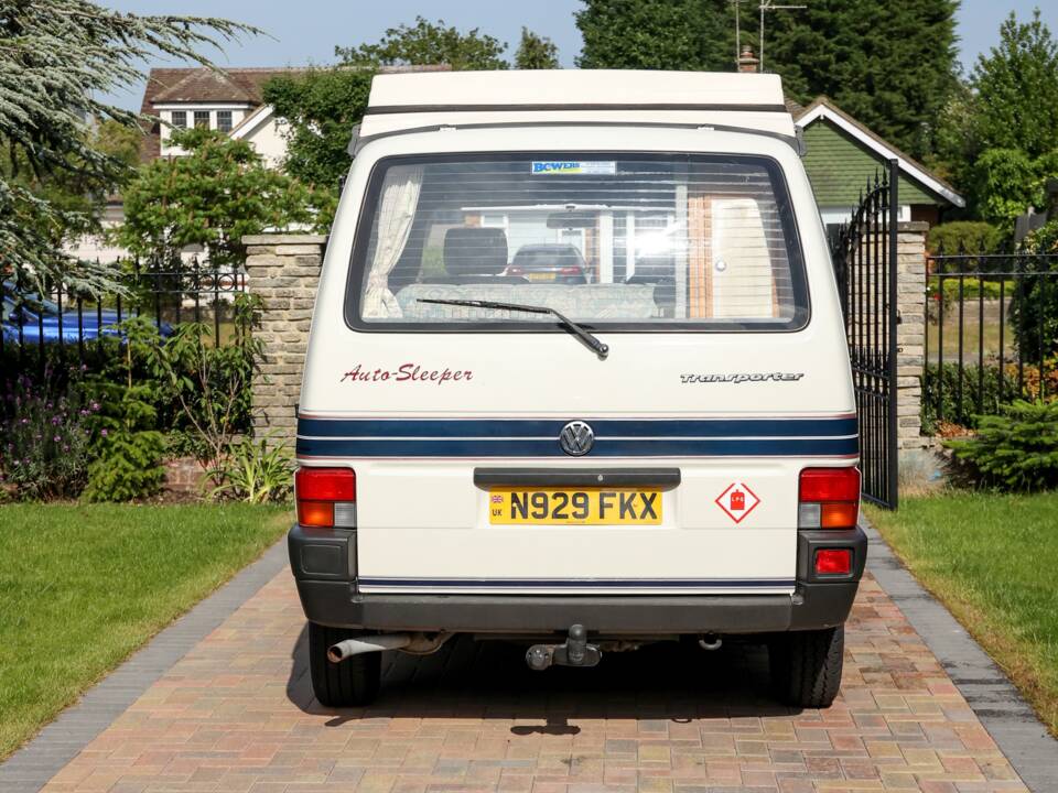 Image 25/37 of Volkswagen T4 California 2.0 (1996)