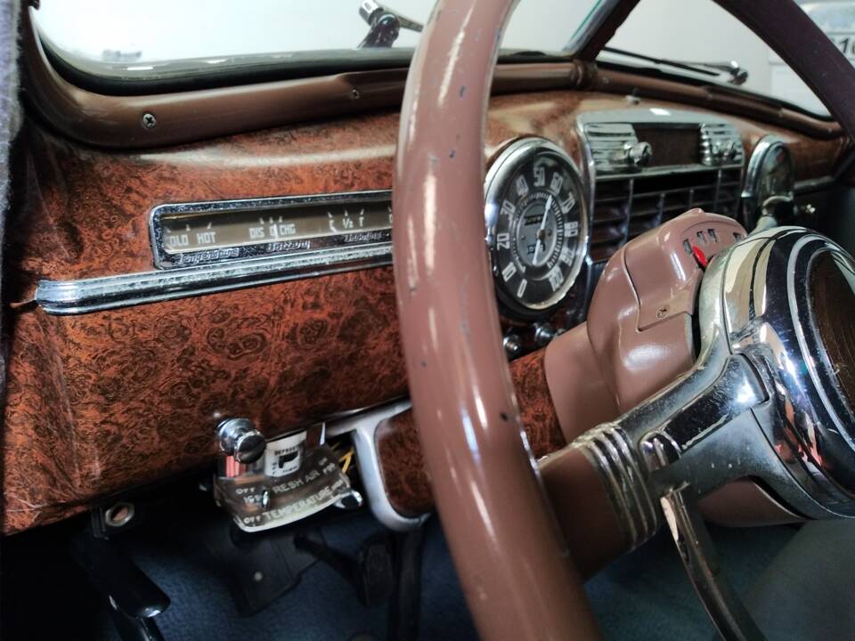 Image 30/50 of Cadillac 61 Sedan (1941)