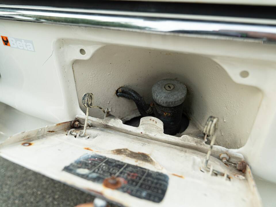 Bild 11/50 von Mercedes-Benz 220 S (1967)