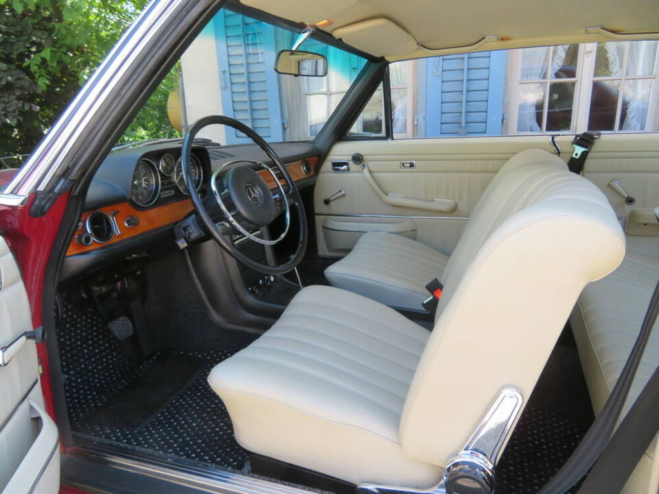 Image 4/19 of Mercedes-Benz 250 CE (1970)