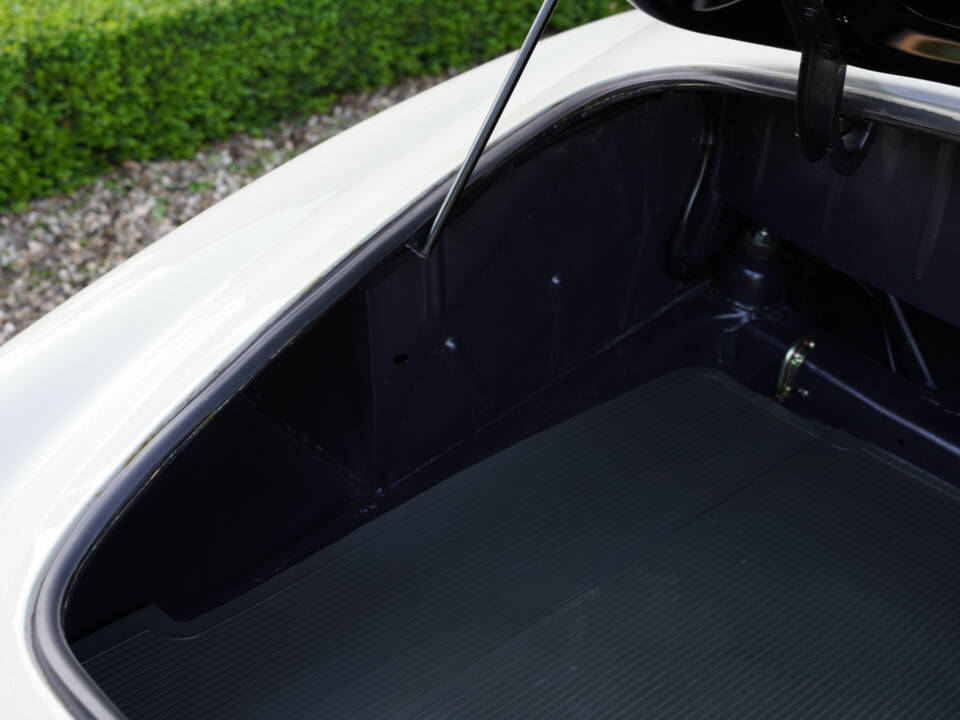 Image 11/50 of Mercedes-Benz 190 SL (1962)