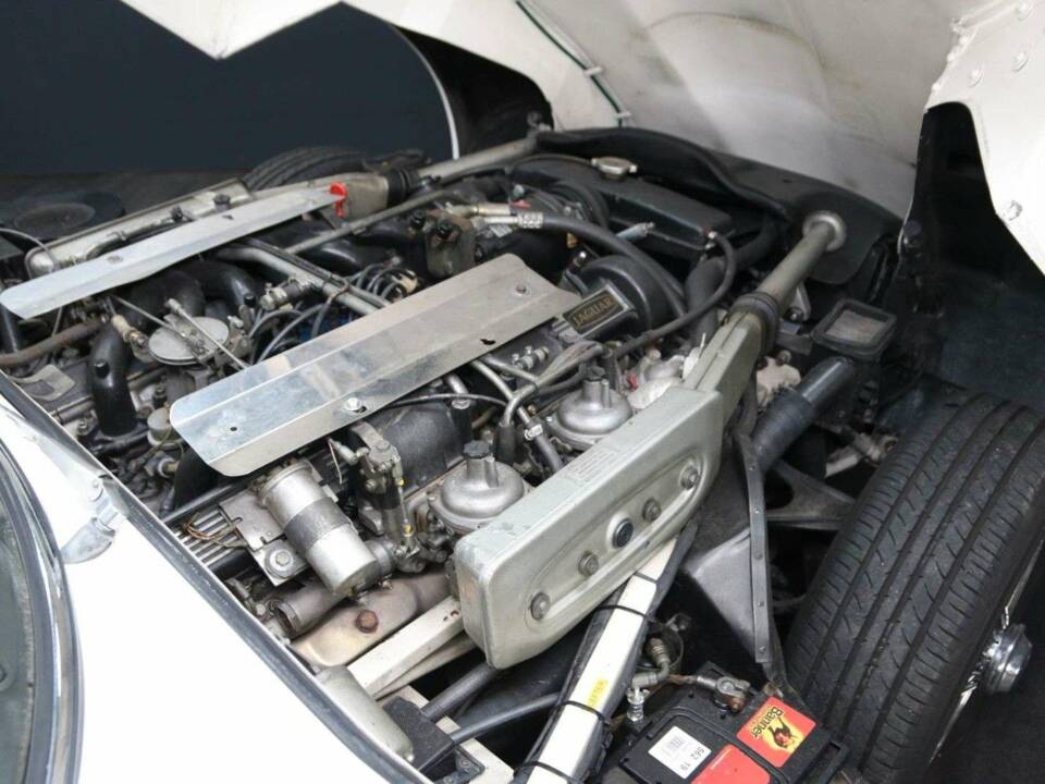 Image 33/49 de Jaguar Type E V12 (1974)