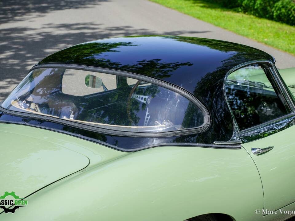 Image 50/60 de Jaguar E-Type (1969)