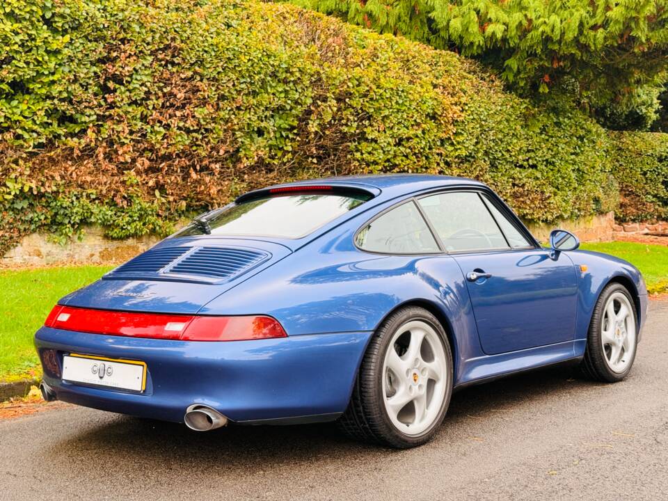 Image 4/27 of Porsche 911 Carrera S (1997)