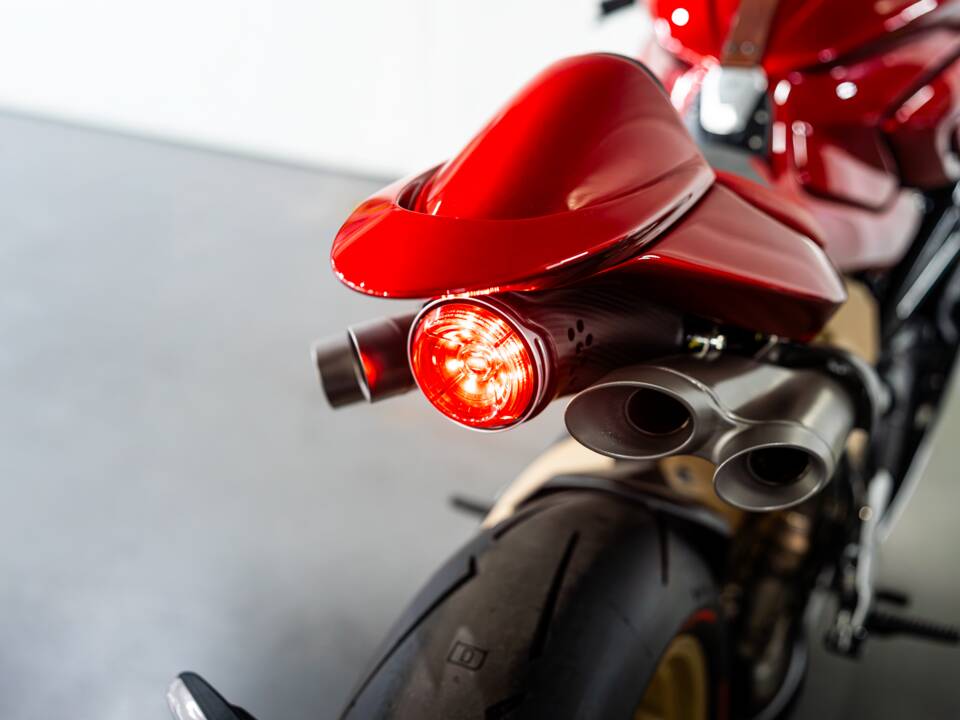 Bild 24/38 von MV Agusta DUMMY (2011)