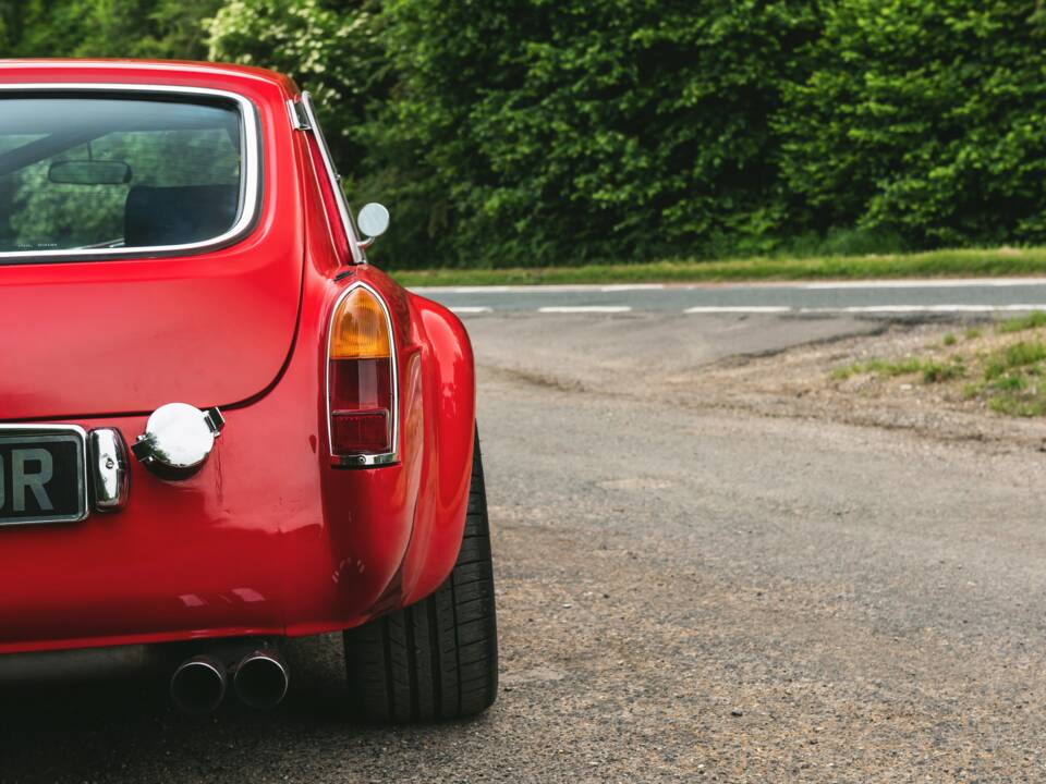 Image 22/50 of MG MGB GT V8 (1977)