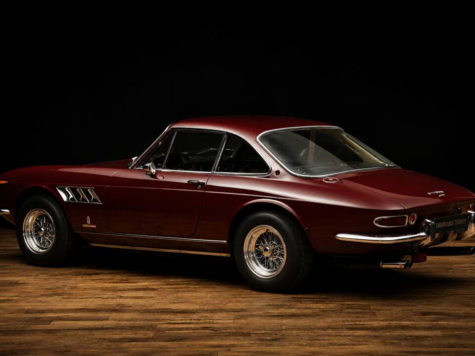 Image 2/11 of Ferrari 330 GTC (1967)