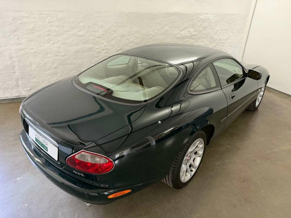 Image 19/26 of Jaguar XKR (2000)