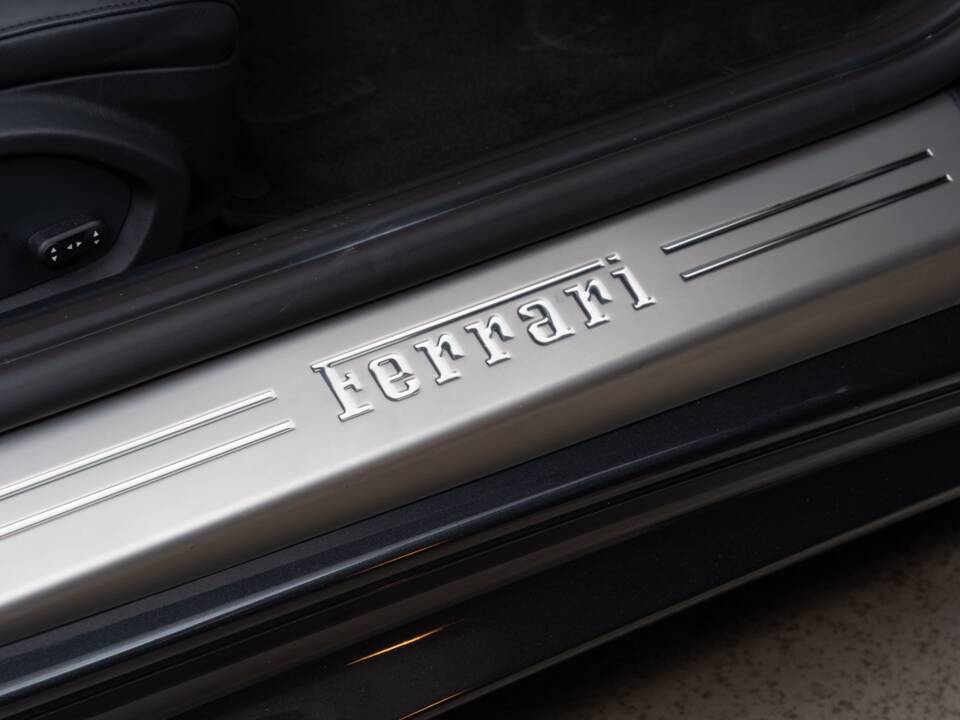 Imagen 21/40 de Ferrari F12berlinetta (2014)