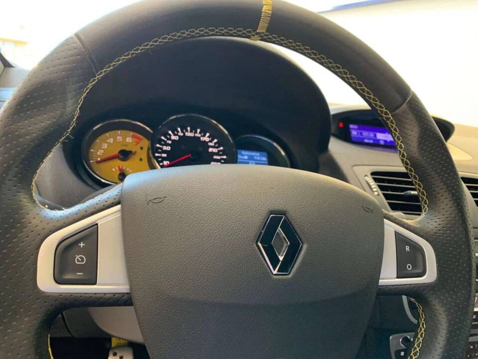 Immagine 28/43 di Renault Mégane RS (2011)