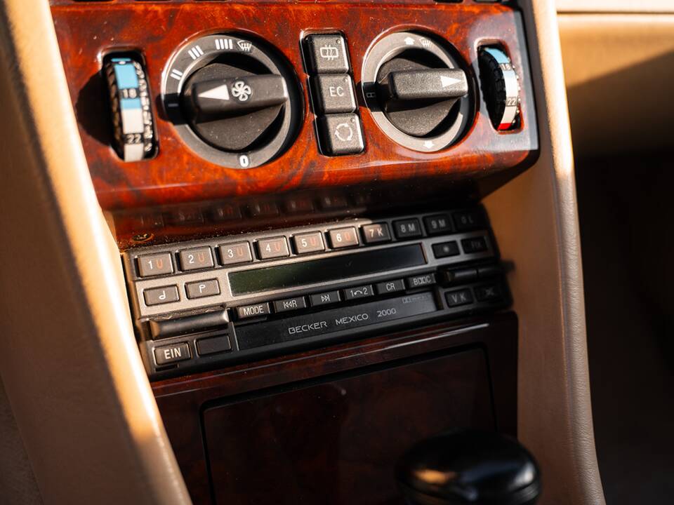 Bild 30/38 von Mercedes-Benz 500 E (1991)