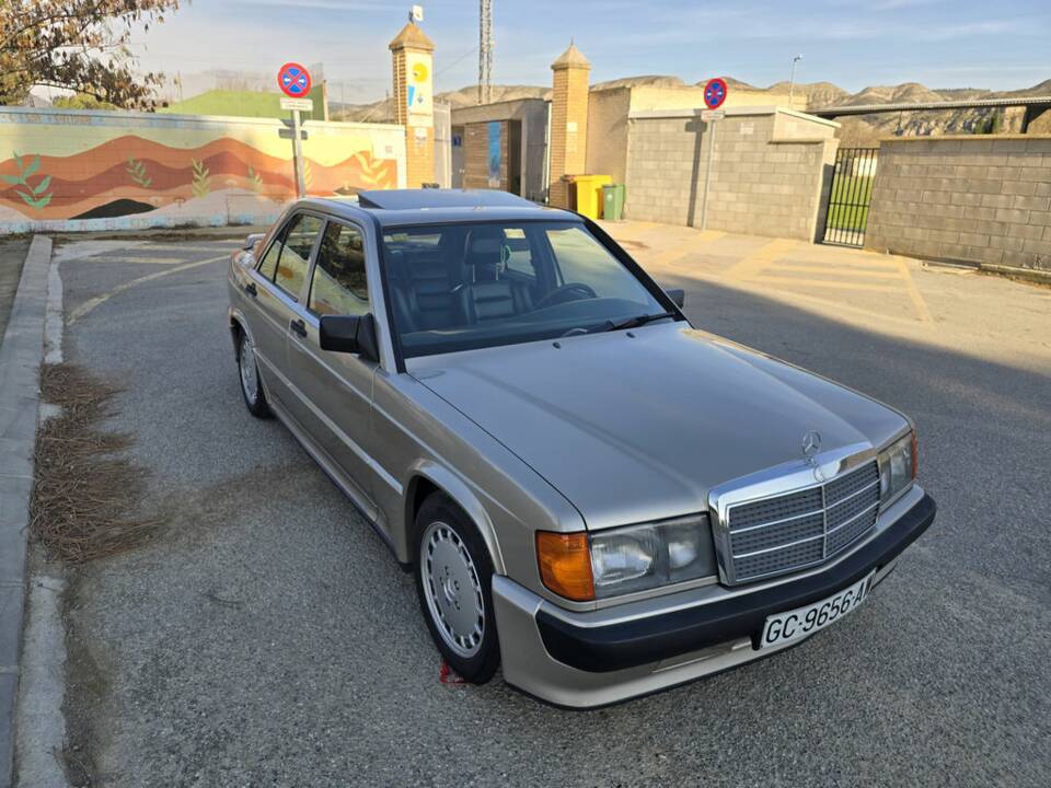 Image 5/8 of Mercedes-Benz 190 E (1989)