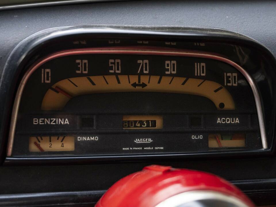 Image 14/29 of Renault Ondine (1960)