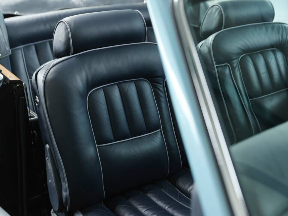 Image 31/48 of Rolls-Royce Corniche I (1980)