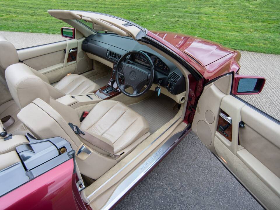 Image 9/28 of Mercedes-Benz 500 SL (1992)