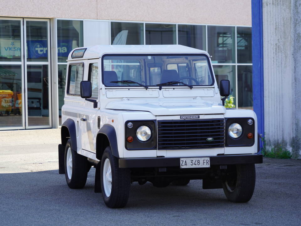 Image 2/45 of Land Rover Defender 90 (1996)