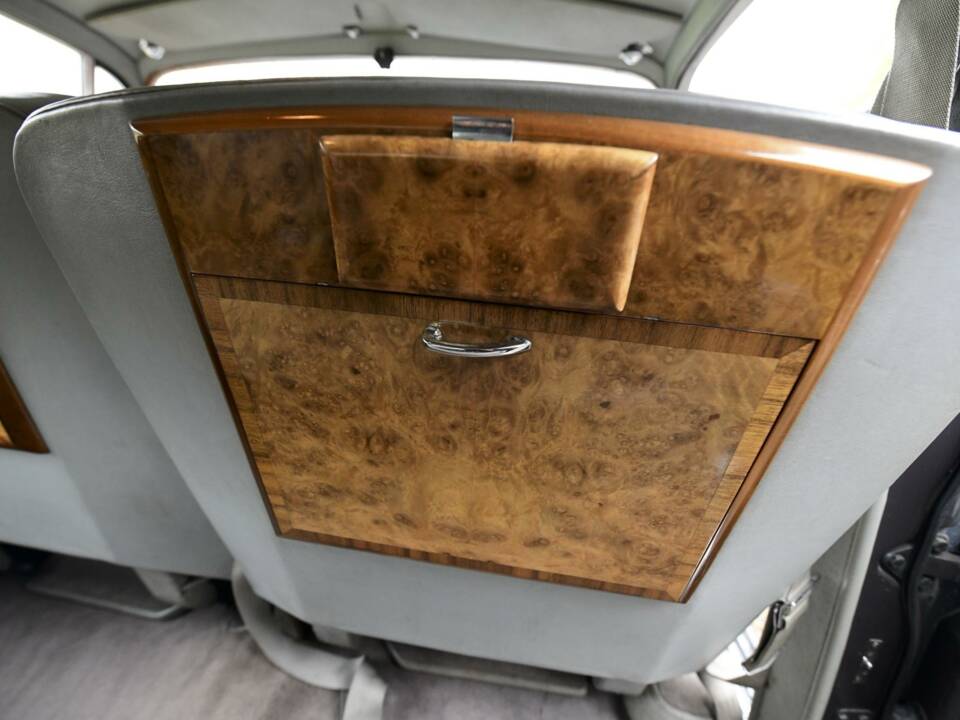 Image 34/50 of Bentley S 3 (1964)