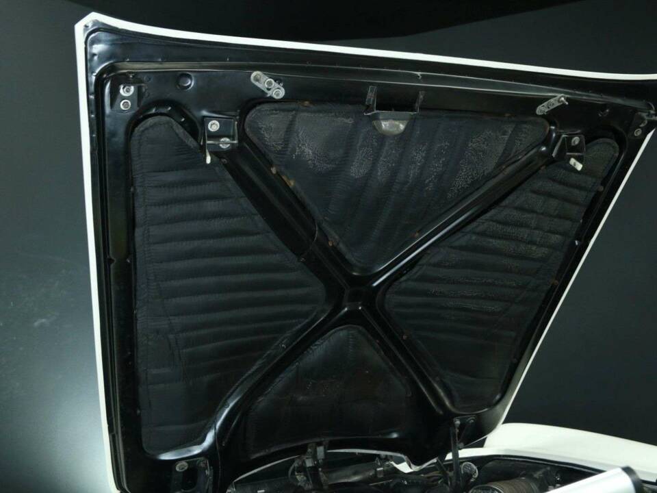 Image 35/50 of Rolls-Royce Corniche III (1991)