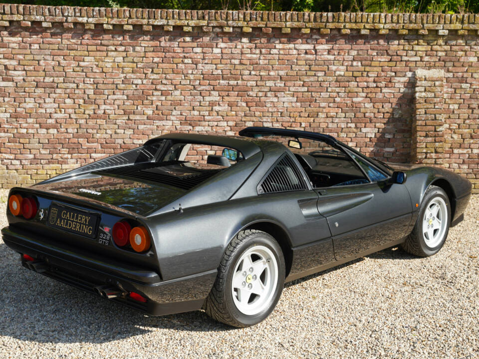 Image 19/50 of Ferrari 328 GTS (1987)