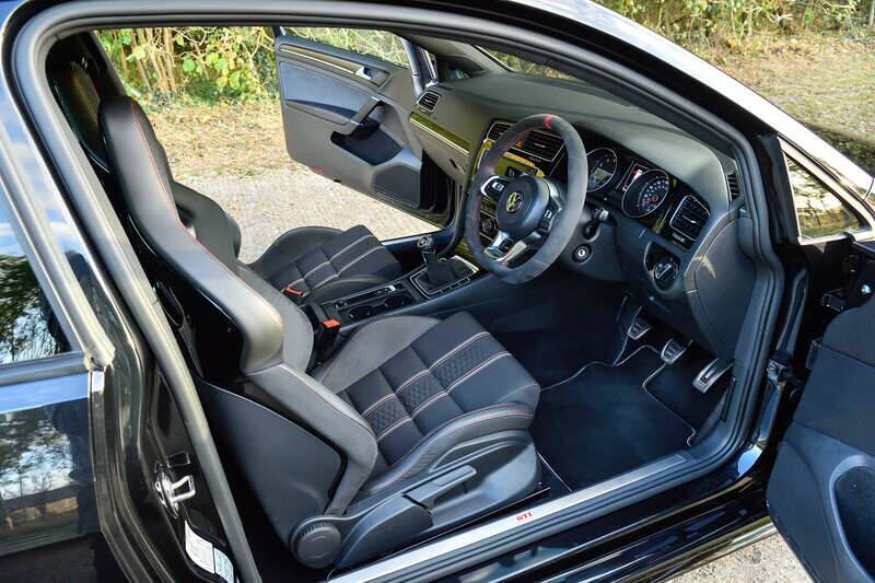 Bild 24/35 von Volkswagen Beetle 2.0 TSI (2017)