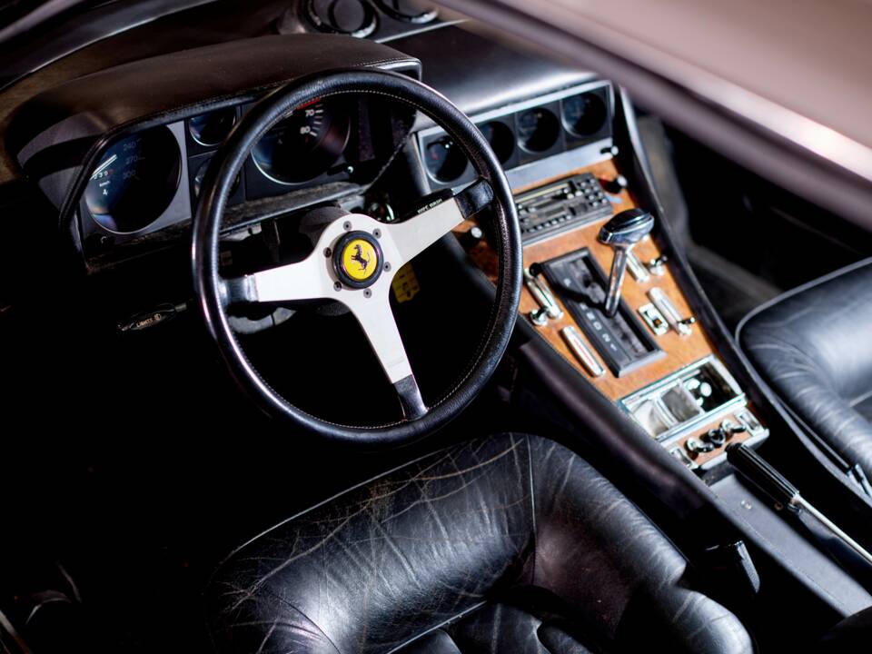 Image 20/23 de Ferrari 400 GT (1979)