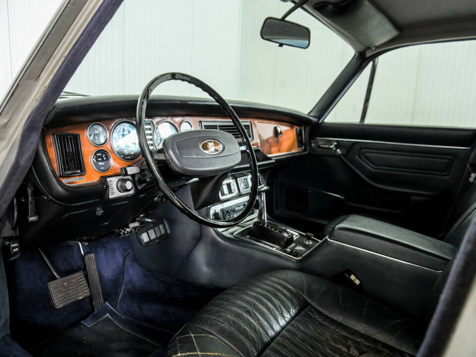 Image 11/50 of Jaguar XJ 12 L (1975)