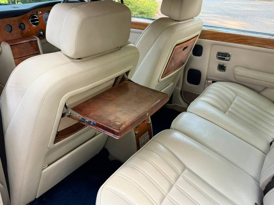 Image 17/46 of Rolls-Royce Silver Spirit III (1996)
