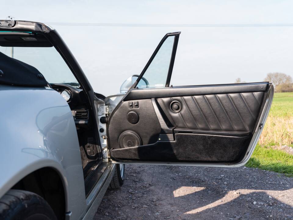 Bild 44/56 von Porsche 911 Carrera 4 (1990)