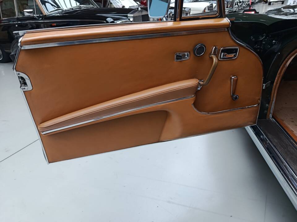 Image 21/54 of Mercedes-Benz 280 SE 3,5 (1970)