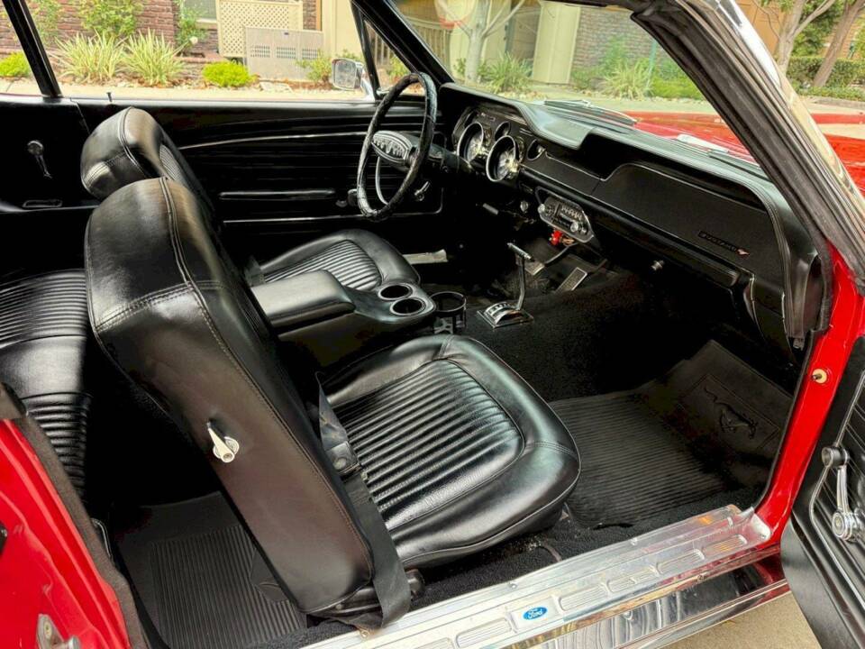 Image 33/50 of Ford Mustang 200 (1968)