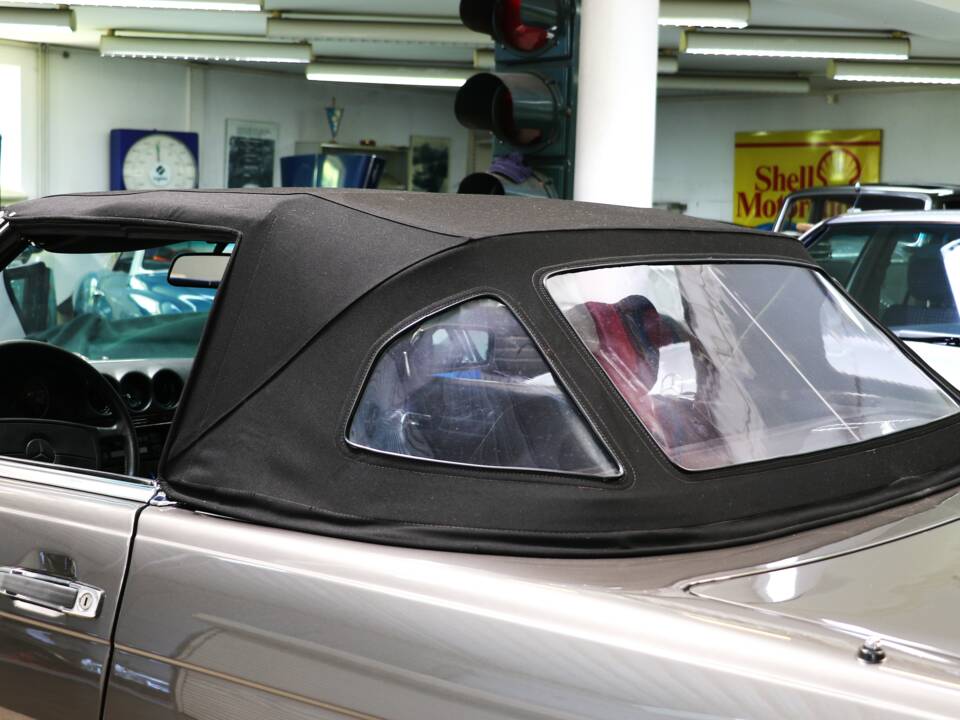 Image 17/37 of Mercedes-Benz 420 SL (1988)