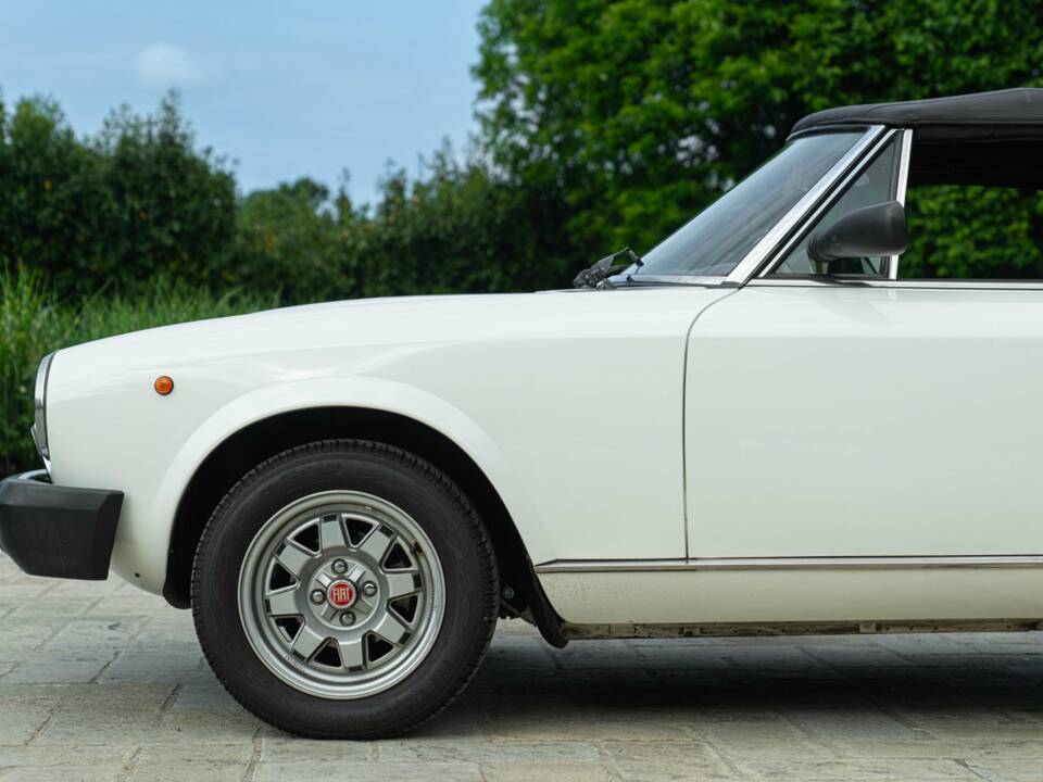 Image 26/50 of FIAT Spider 2000 Pininfarina 50th Anniversary Edition (1981)