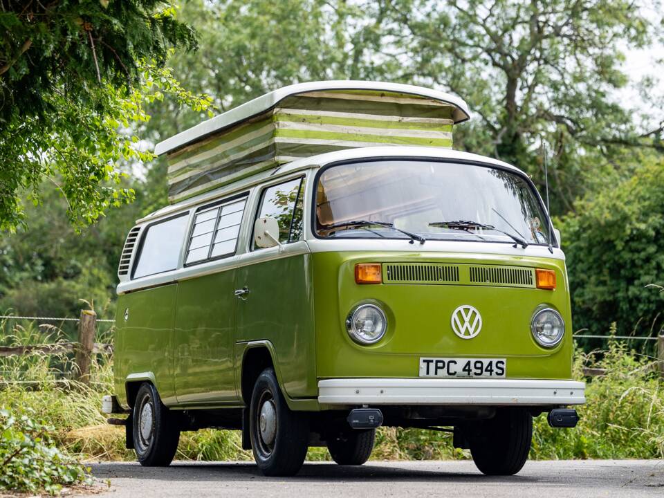 Image 19/47 of Volkswagen T2b Camper (1977)