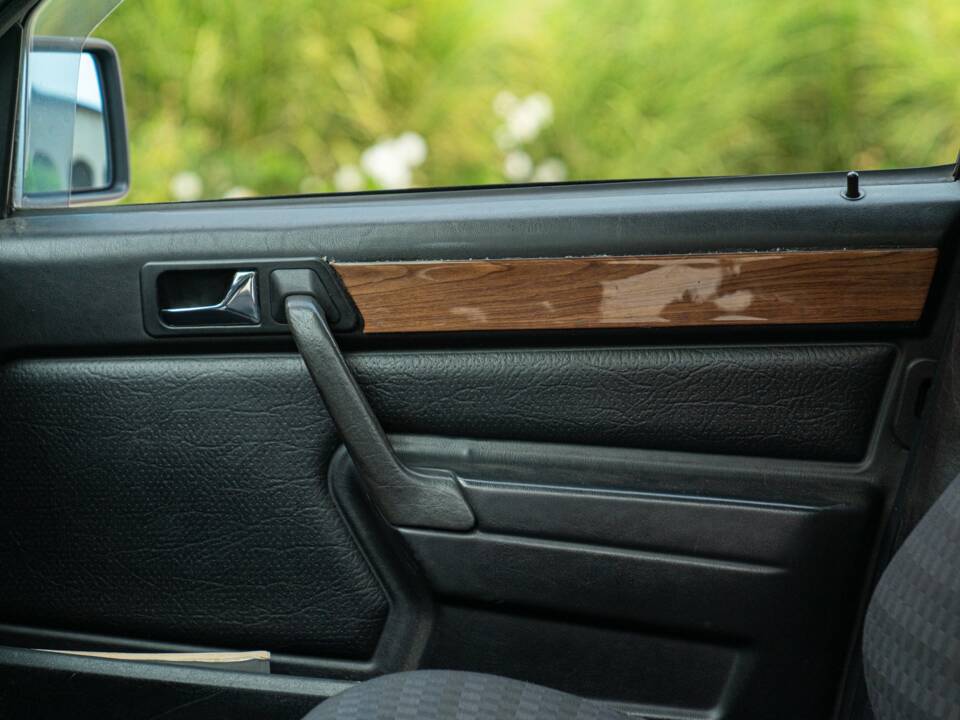Image 23/50 of Mercedes-Benz 190 E 1.8 (1991)
