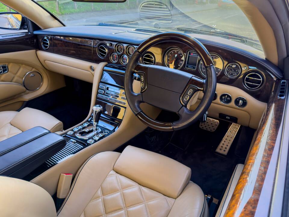 Image 13/25 of Bentley Brooklands (2008)