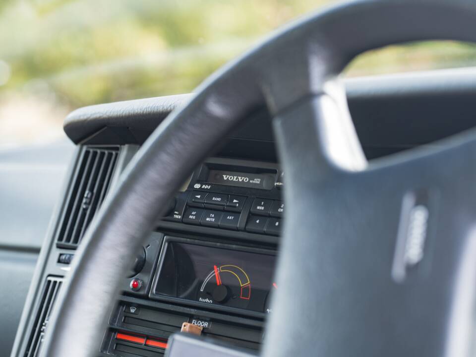Immagine 26/50 di Volvo 440 Turbo (1992)