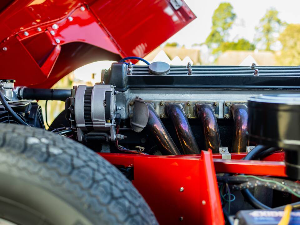 Image 23/50 de Jaguar E-Type (1969)