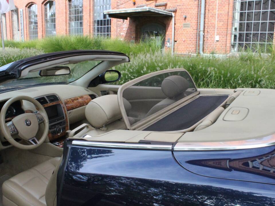 Image 16/23 of Jaguar XK 4.2 (2006)