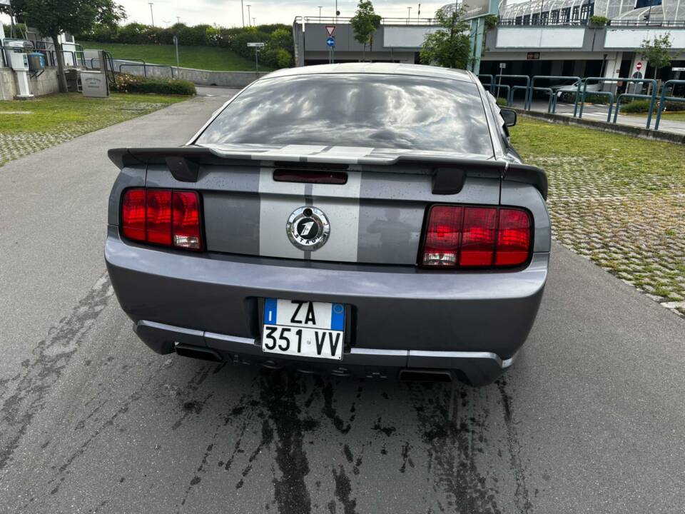 Image 16/60 of Ford Mustang GT (2005)